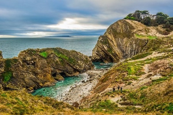 Crystal-blue sea and high cliffs at Dorset’s Jurassic Coast in southern England